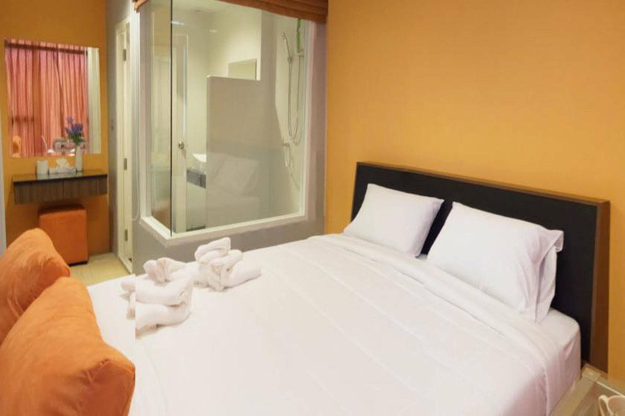 Hotel La Casa Pattaya Esterno foto